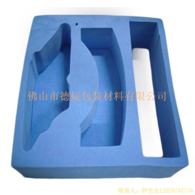 海綿內(nèi)托對(duì)各行各業(yè)產(chǎn)品起到絕緣、密封、防震、防塵、填充、隔音、固定，能夠保護(hù)包裝產(chǎn)品在運(yùn)輸過程中安然無恙，起到保護(hù)產(chǎn)品的一個(gè)作用，同時(shí)可以美化產(chǎn)品，提升產(chǎn)品檔次。